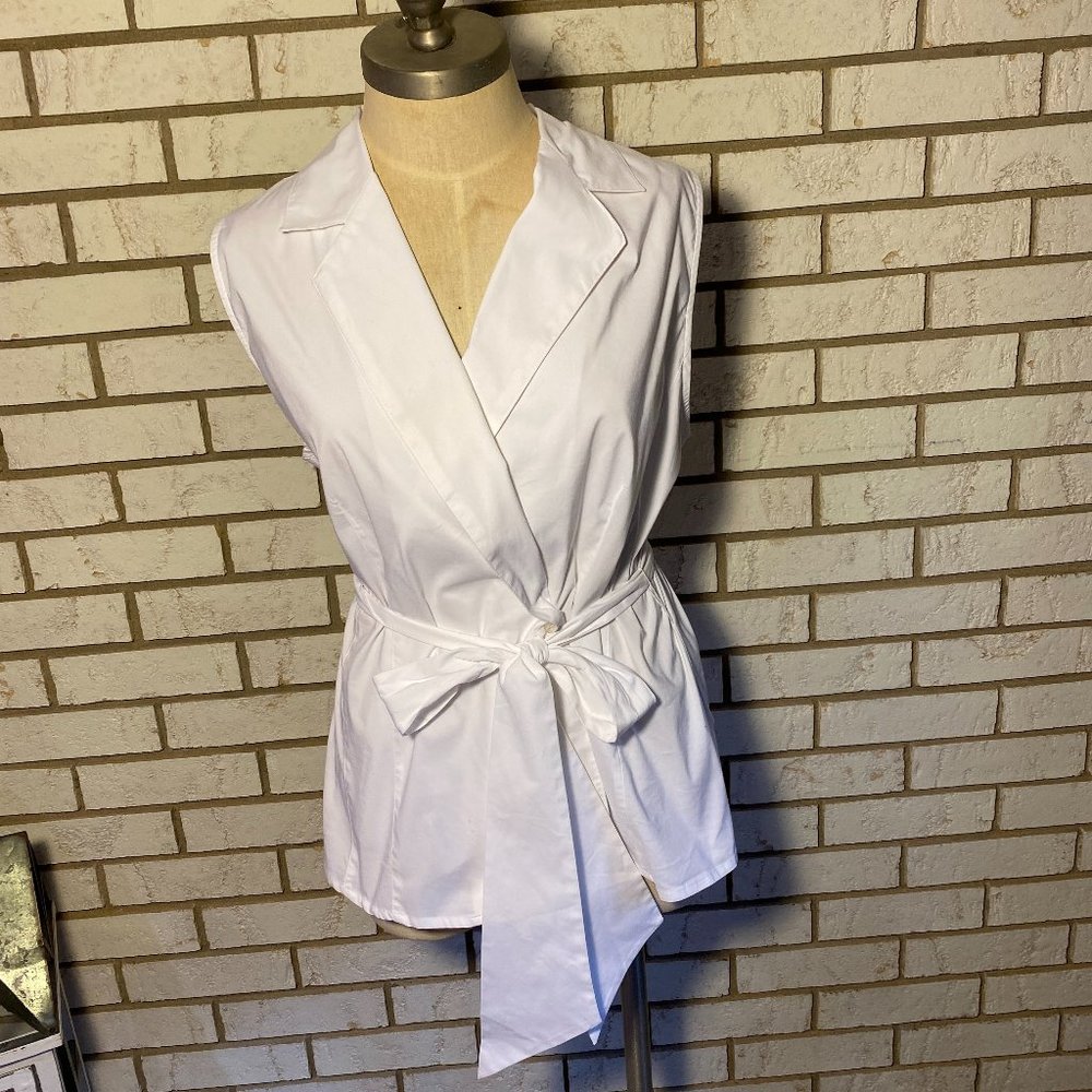 Apostrophe / White sleeveless tie at waist Blouse. Sz XL
